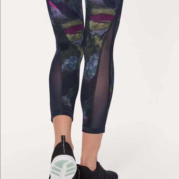 Lululemon Train Times - Picture 2 of 8